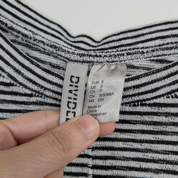 H&M Striped Cropped Oversize Tee Black White Size Small - Picture 2 of 4